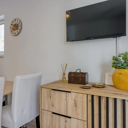 Sunny Volme Apartment Banjole