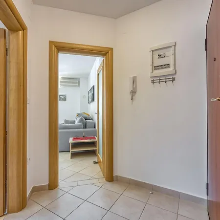 Sunny Volme Apartment